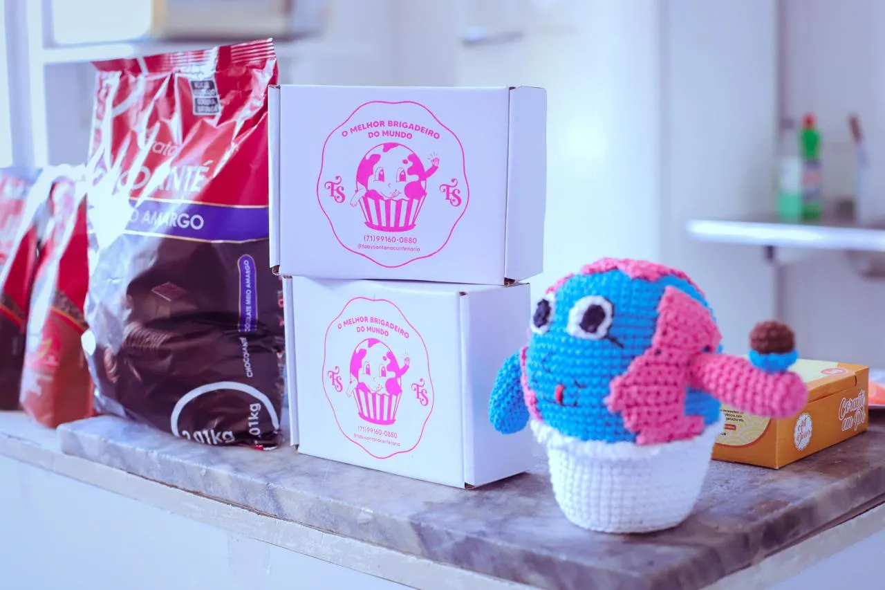 Kit da Faby Santana Confeitaria: embalagens da marca 'O Melhor Brigadeiro do Mundo'